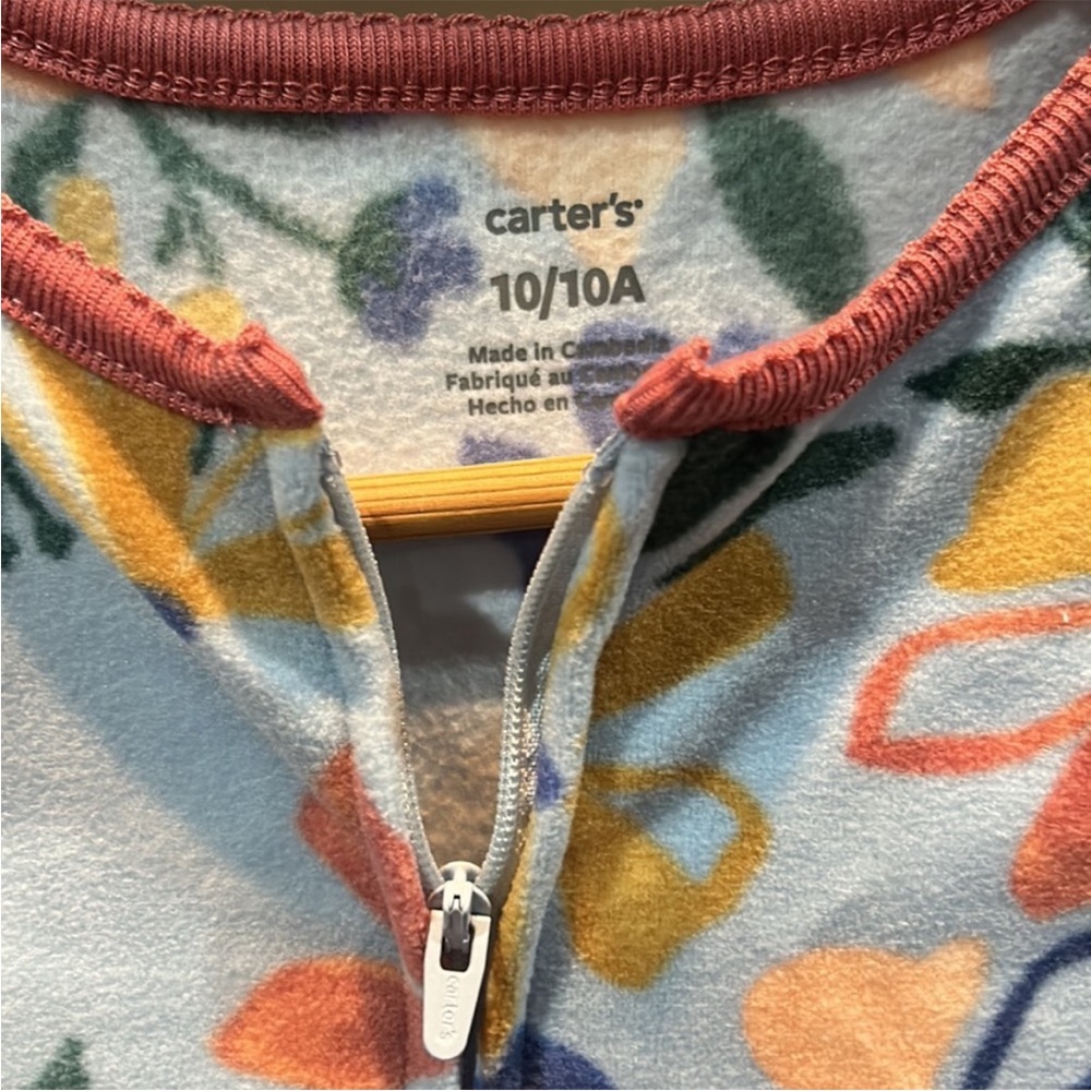 Carter's footed Pajama bundle - Picture 2 of 8